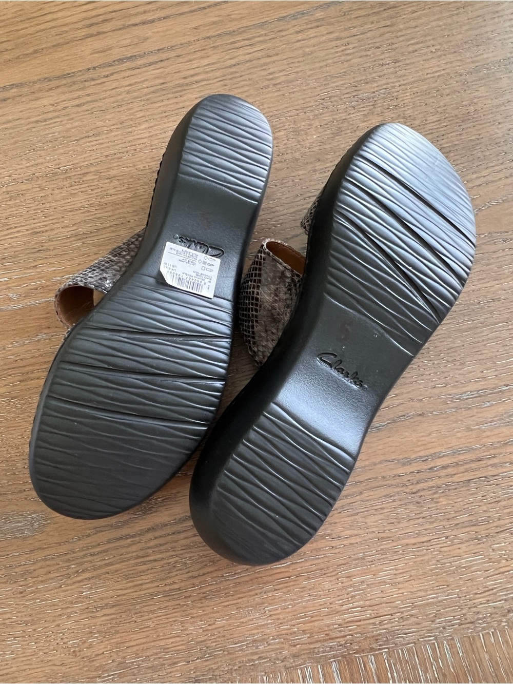 Clarks Charcoal Grey Snake-Print Double-Strap Slide Sandals Size 11 - Picture 7 of 8